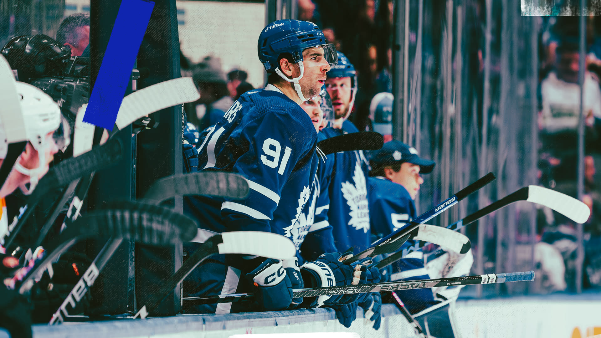 The Blue Jays went to a Maple Leafs game and got a standing ovation