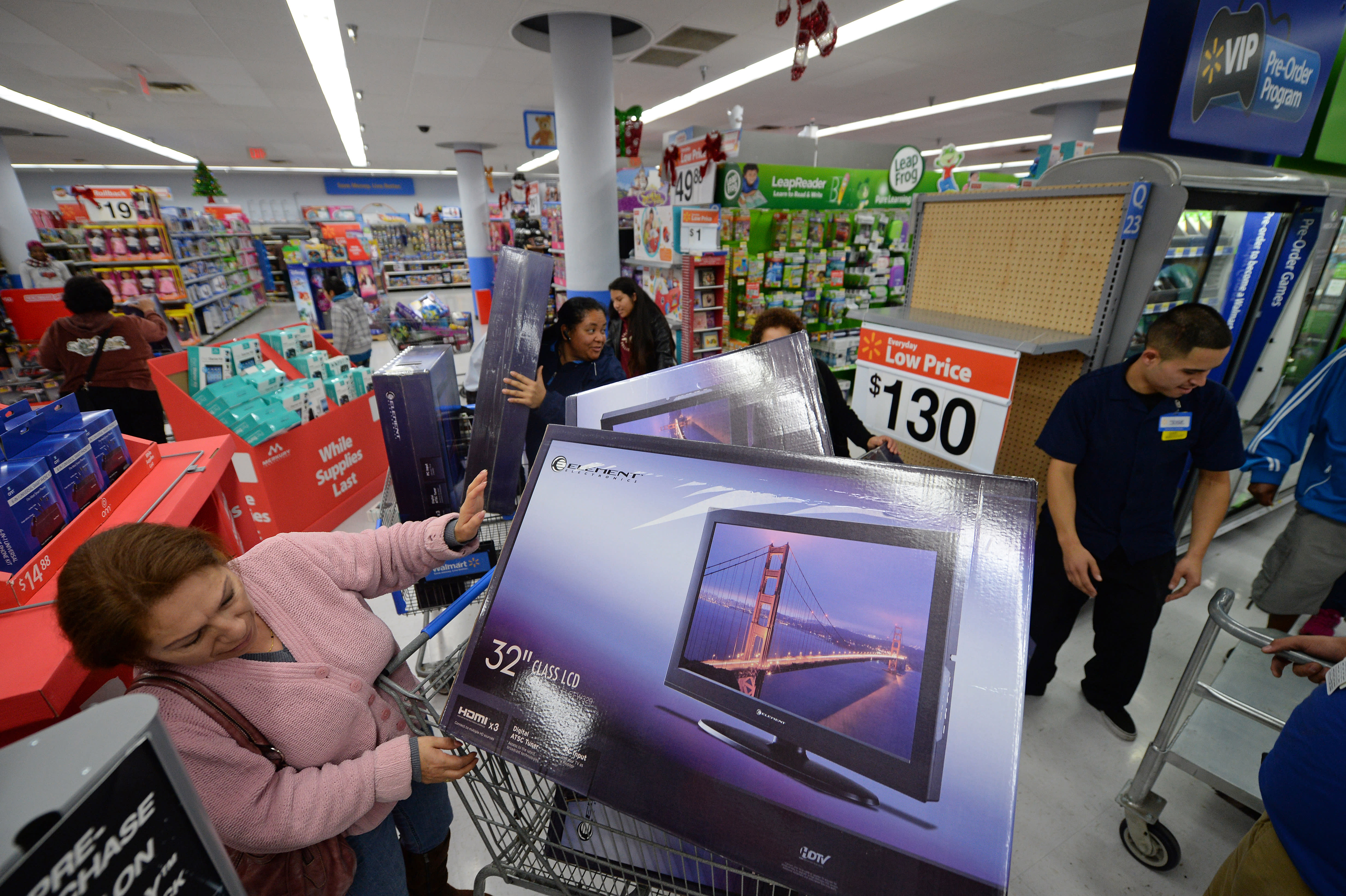 Walmart’s Black Friday Deals Feature Super Low Prices on TVs, iPads, Instant Pots, and More