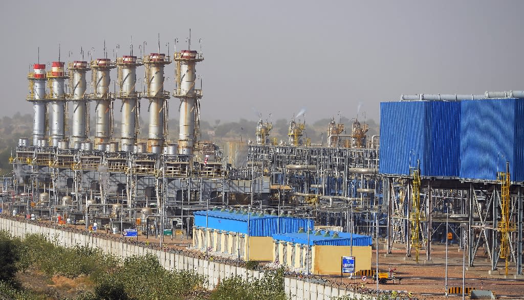 Dreaming Of Energy Security India Pumps Desert Oil