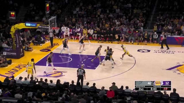 LeBron James with a dunk vs the San Antonio Spurs