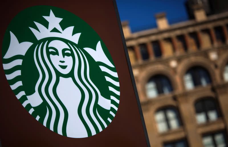 La ville de New York poursuit Starbucks pour avoir licencié un organisateur syndical