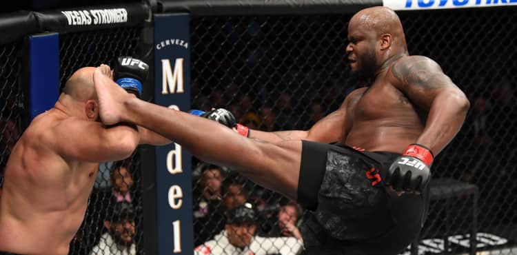 Derrick Lewis outlasts Ilir Latifi's clinches to take the ...