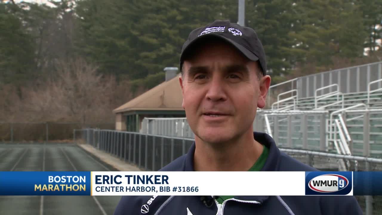 Joggler' Completes Chicago Marathon While Juggling Mini Hockey Sticks