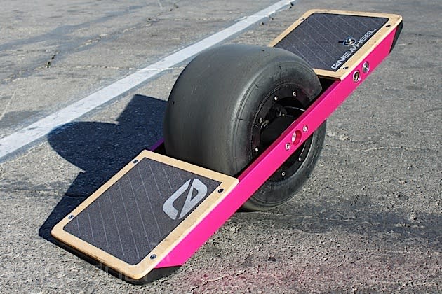 The Onewheel Self Balancing Single Wheeled Skateboard Comes To Ces We Take It For A Spin Video Engadget