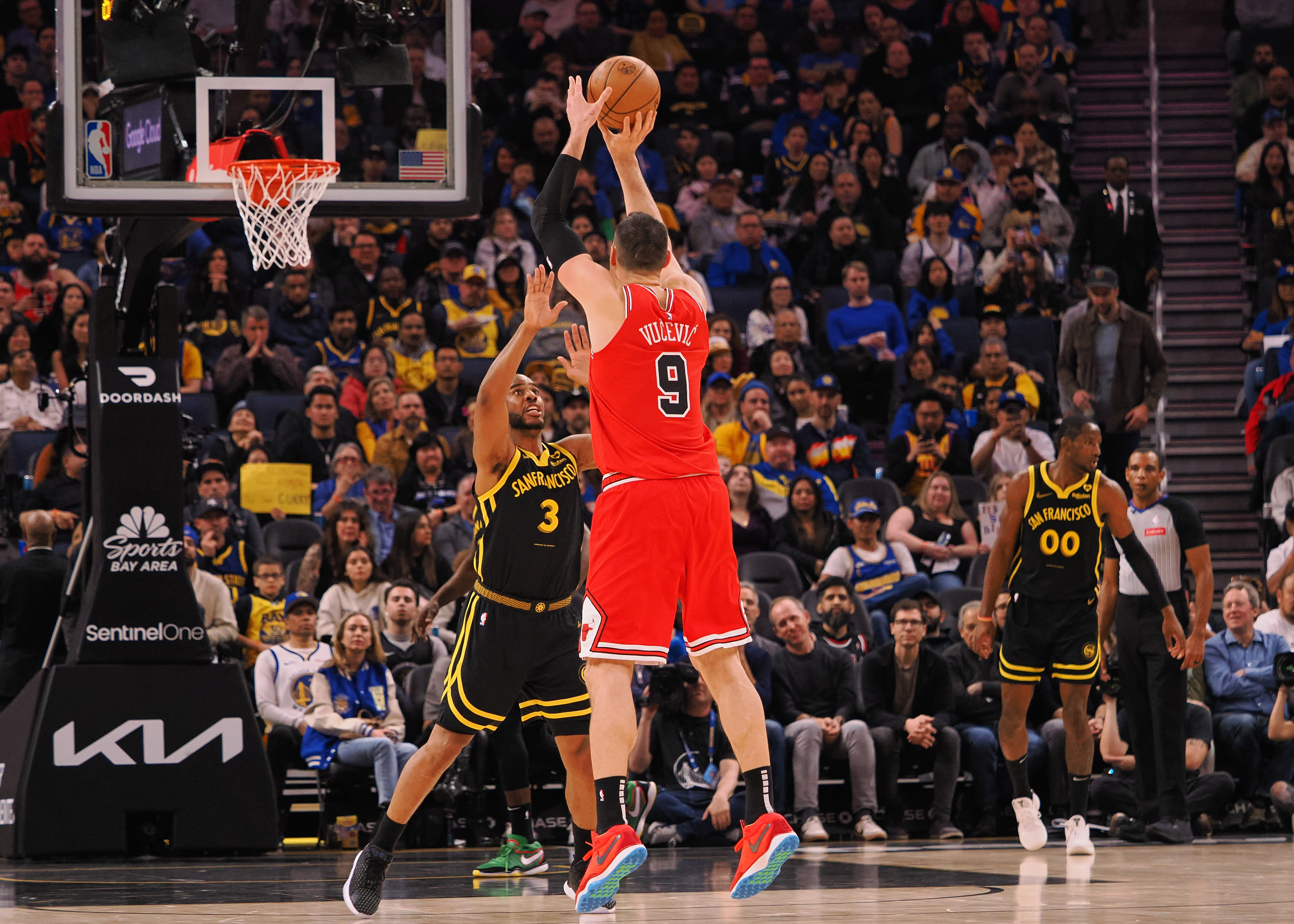10 observations: DeMar DeRozan, Nikola Vucevic lead Bulls past Warriors