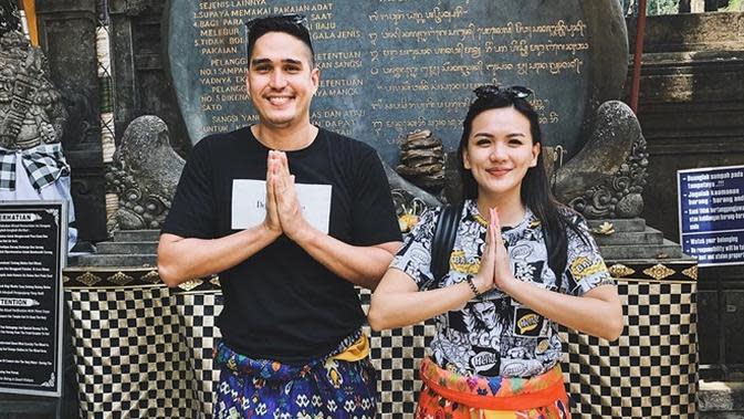 6 Potret Marcel Chandrawinata Dan Istri Saat Liburan Di Bali Romantis