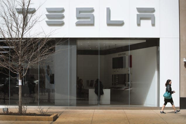 az-news-ai.blogspot.com - Ex-Tesla Employee Gets $1 Million Settlement After Company Failed to Stop Supervisors From Calling Him the N-Word - Yahoo Lifestyle