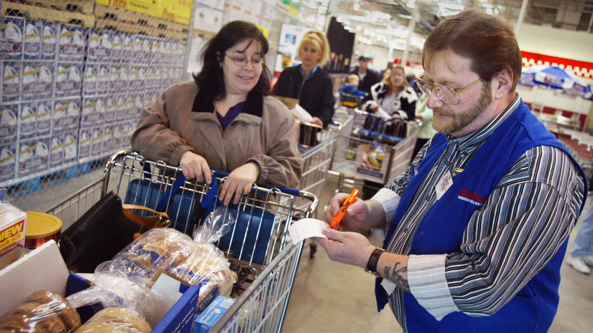 How Costco's Credit Card Helps Customers, Investors