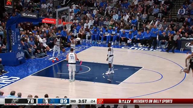 Blake Wesley with a dunk vs the Dallas Mavericks