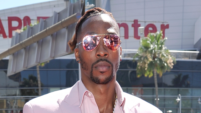 The Rush: Dwight Howard‘s Lakers contract day-to-day