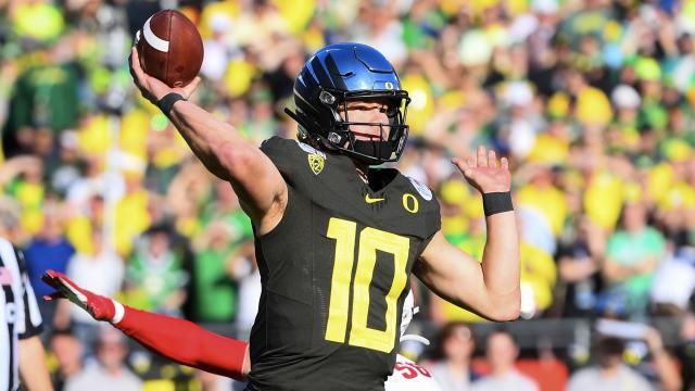 Oregon Football - Jalen Brown & Justin Herbert