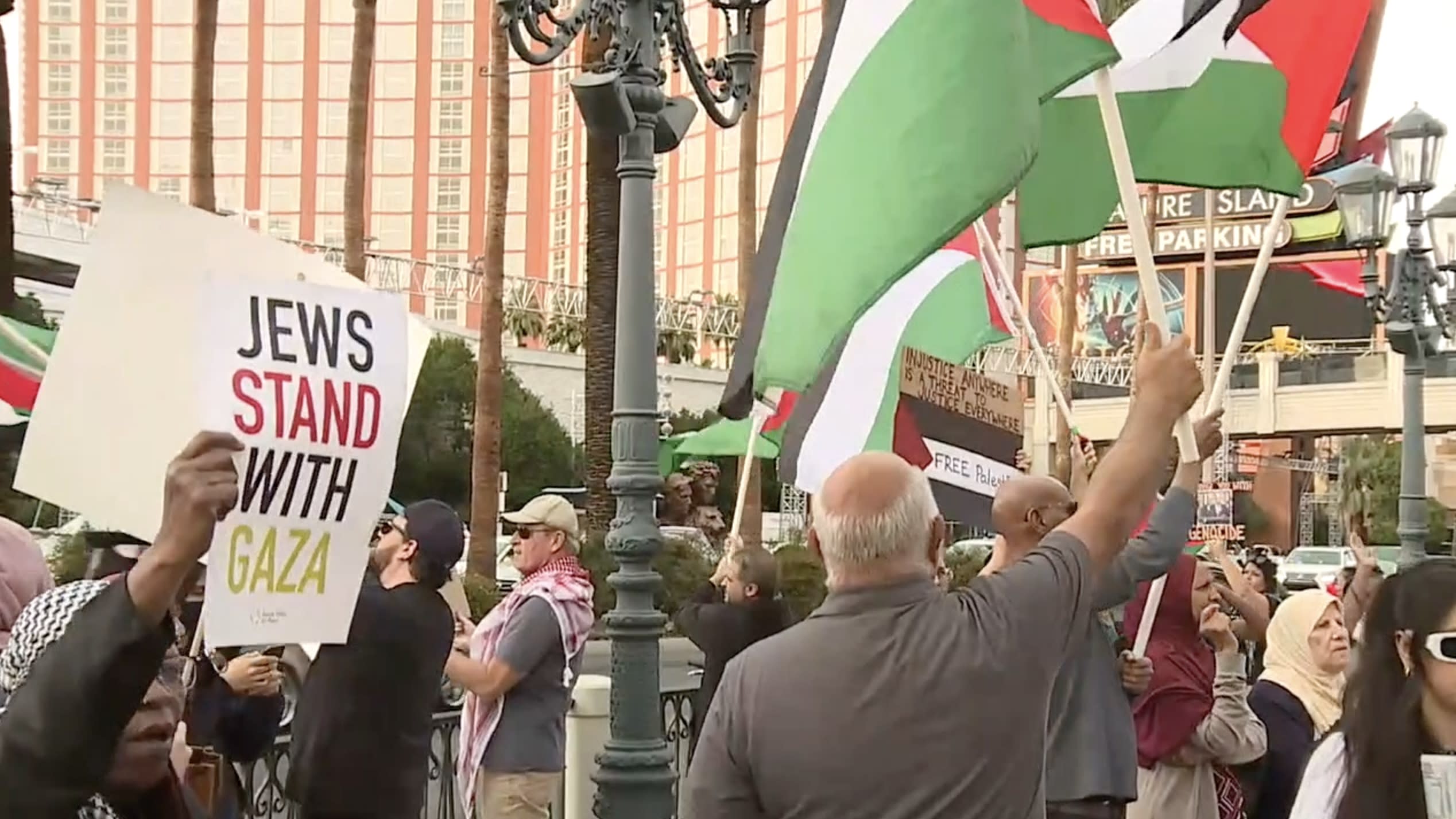 Demonstrators stand with Israel on Las Vegas Strip, The Strip