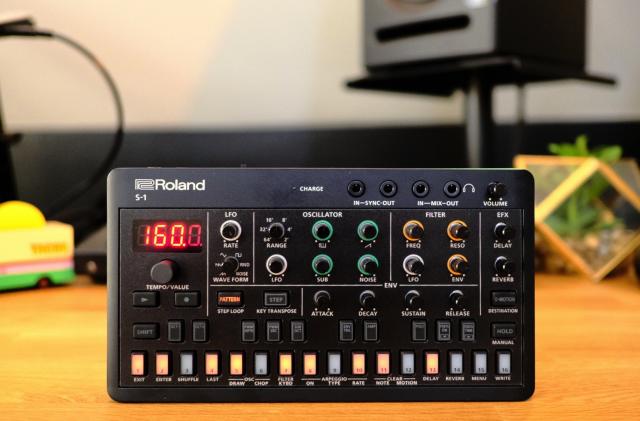 Roland S-1 Tweak Synth