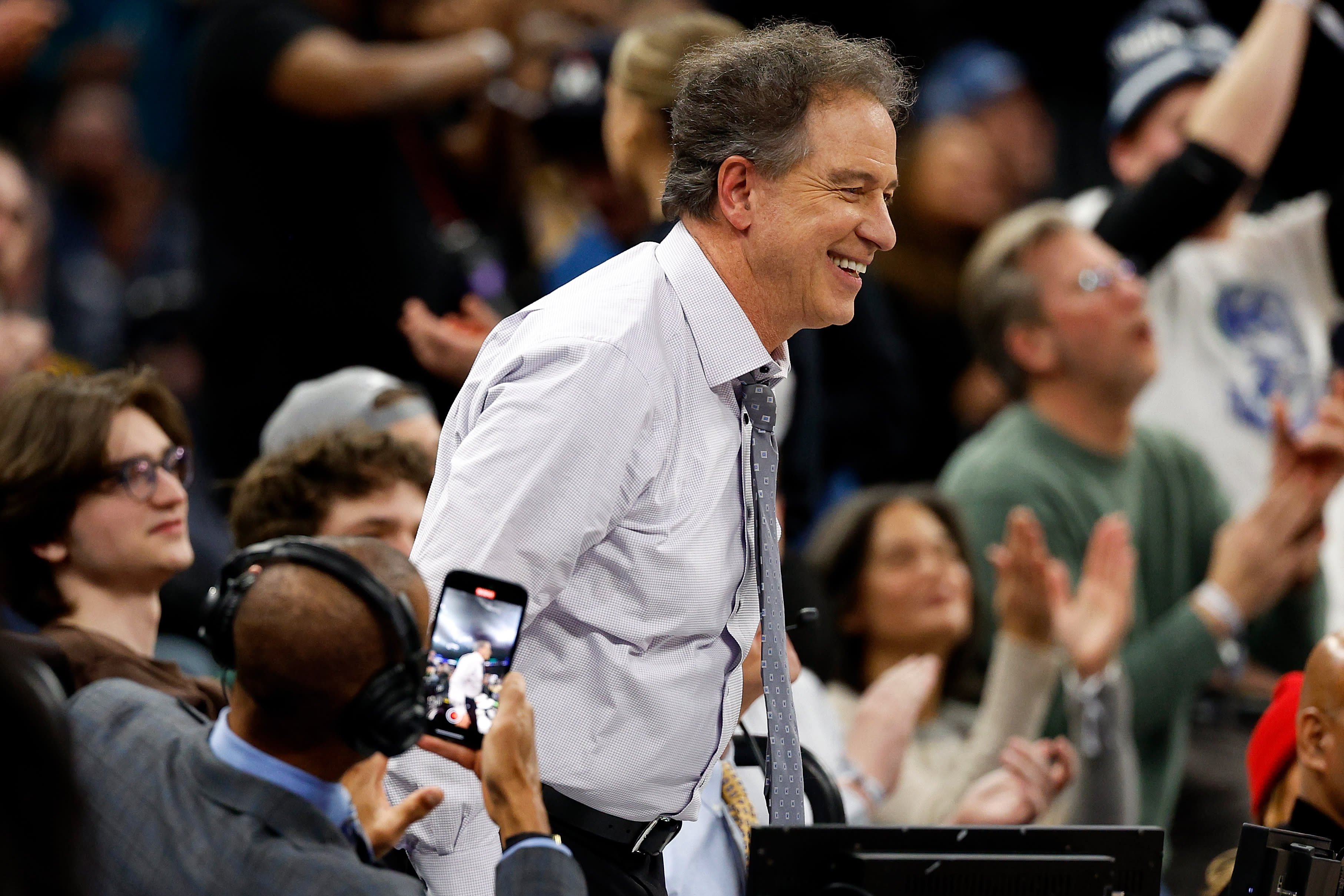 Kevin Harlan hilariously saves NFL in-game update, calls it himself after CBS technical difficulties