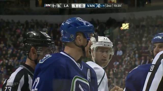 Daniel Sedin pulls tooth out after high stick 