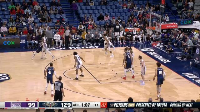 Jaxson Hayes with an alley oop vs the Sacramento Kings