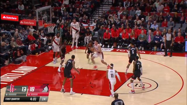 Drew Eubanks with a dunk vs the Houston Rockets