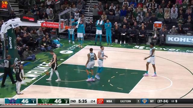 Gordon Hayward with a dunk vs the Milwaukee Bucks