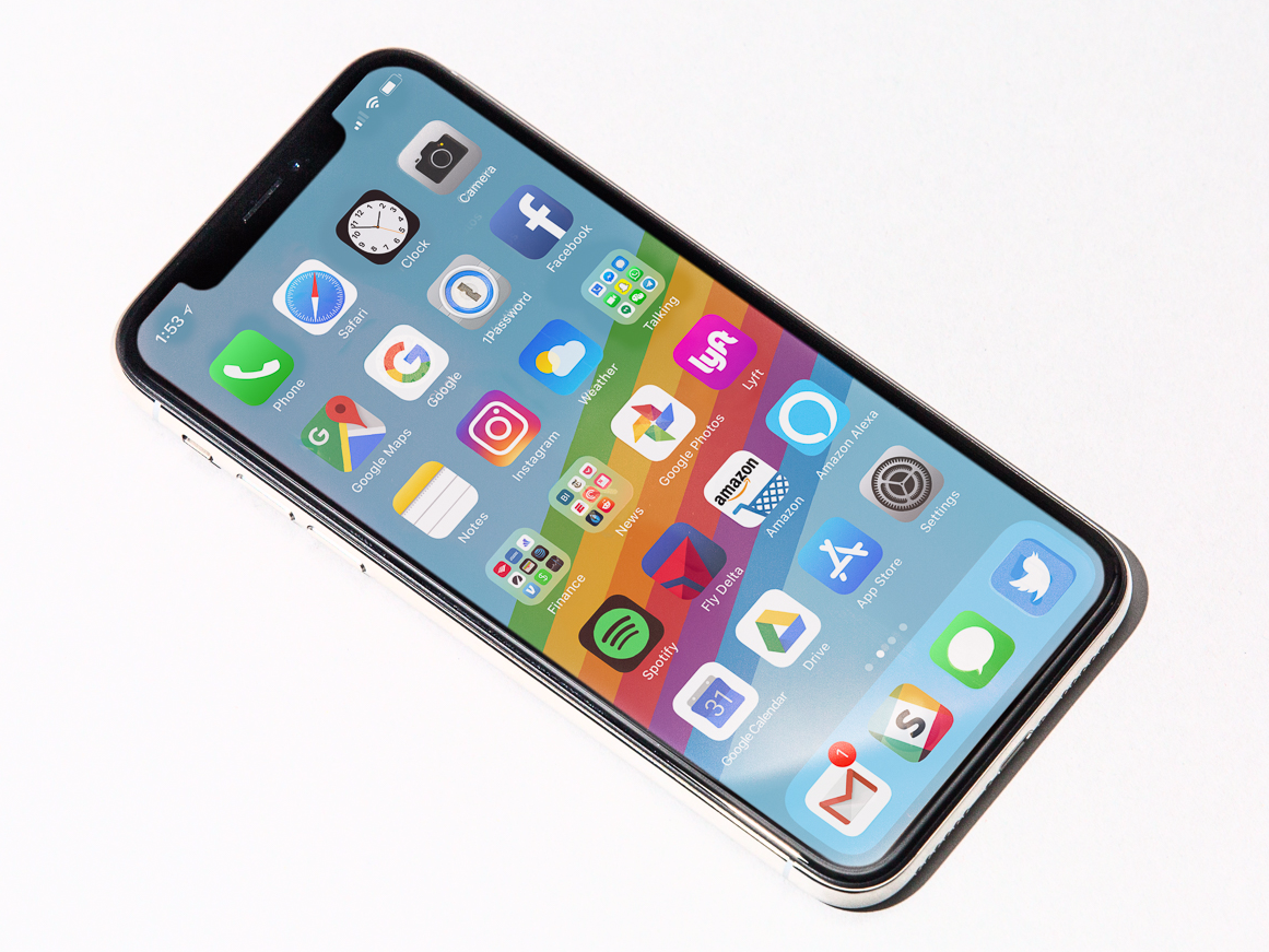 Apple x 3. Iphone x. Айфон 10 новый. Айфон без фона. Экран телефона iphone x.