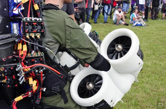 Here's what it's like to fly over Dubai with a jetpack