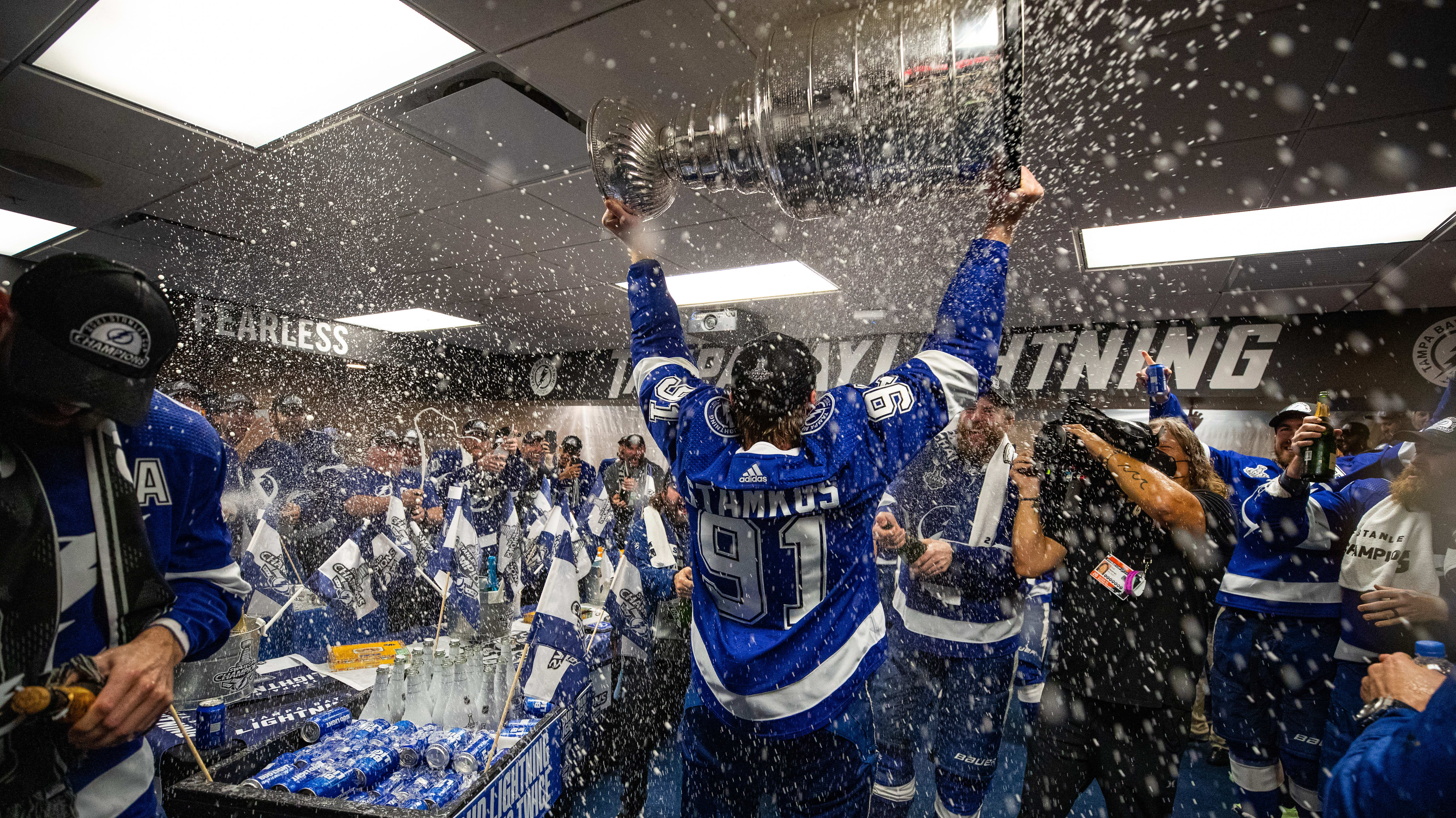 Shirtless, beer-drinking Kucherov trash talks Canadiens fans in legendary  press conference