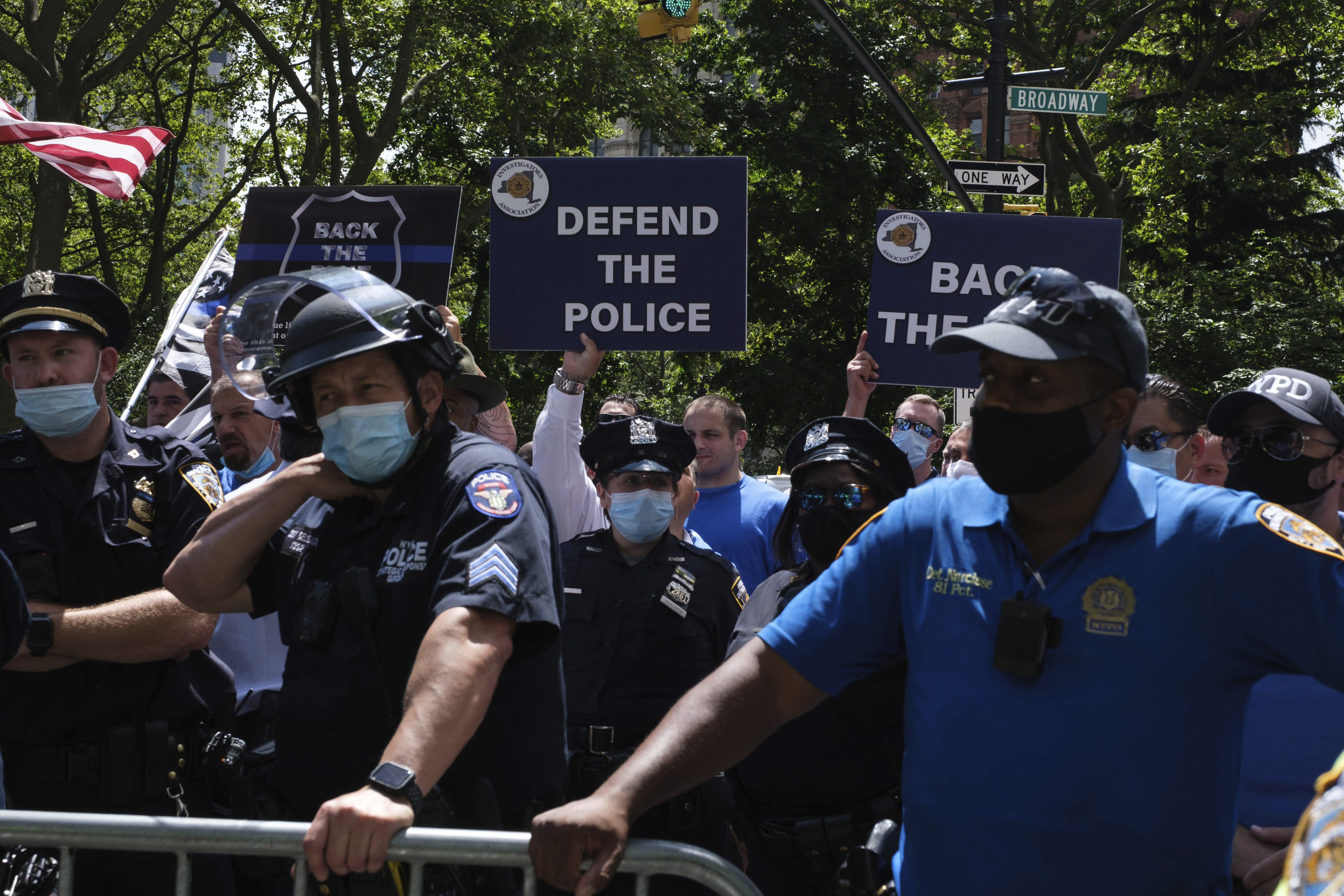 Nypd Chief Protesters Roughed Up In Brooklyn Bridge Clash 3041