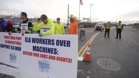 Dockworkers begin strike on East and Gulf Coasts