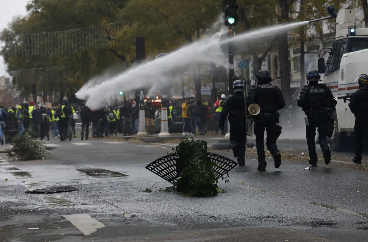 Le monde voit la France et son image se modifie. 7969467_5c0d553a-004e-11e9-b338-759f7363a654-1