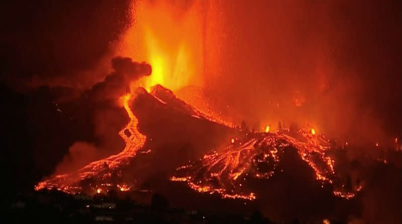Las familias tienen una hora para evacuar mientras la lava del volcán de La  Palma se acerca al mar