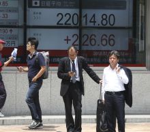 Asian shares rise despite escalating US-China trade row