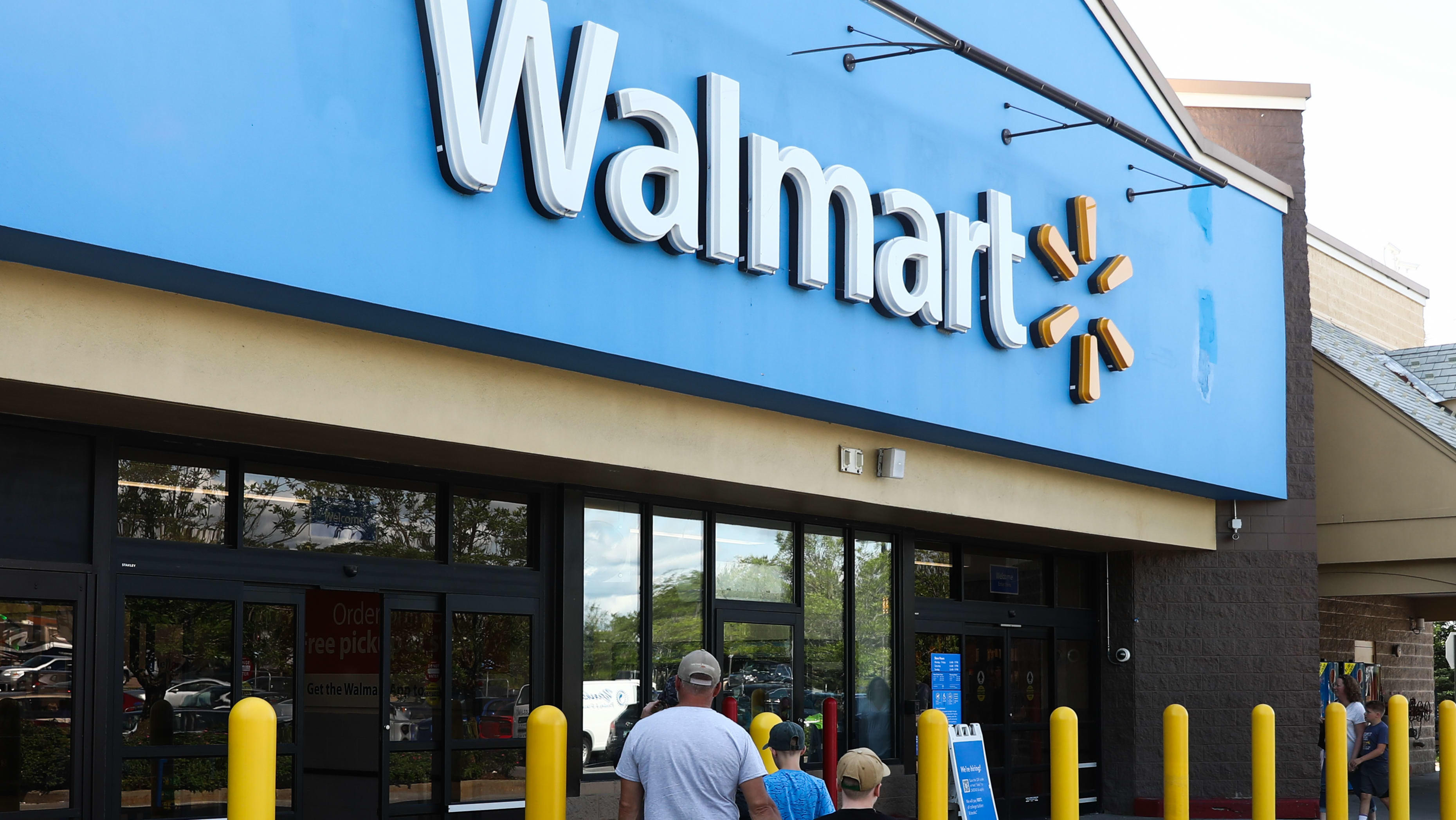 Walmart attracts more shoppers seeking to cut spending in Q3, but