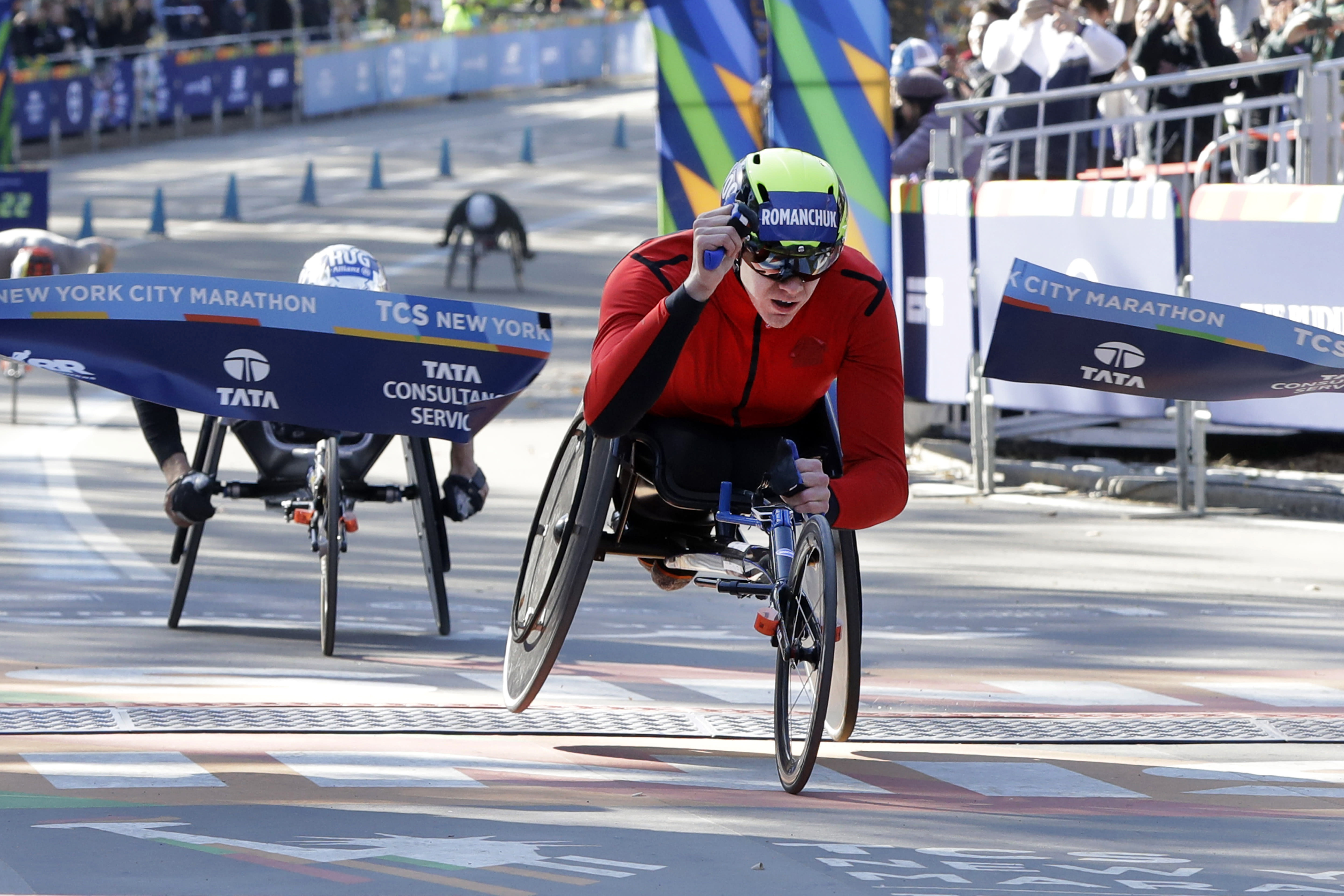 Schär wins 3rd straight NYC Marathon women's wheelchair race