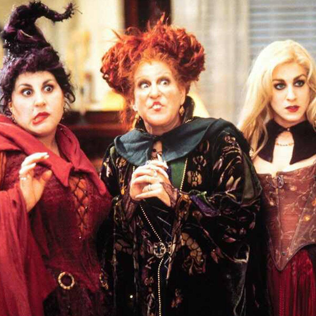 See Hocus Pocus Bette Midler Sarah Jessica Parker And Kathy Najimy Reunite In Full Costume