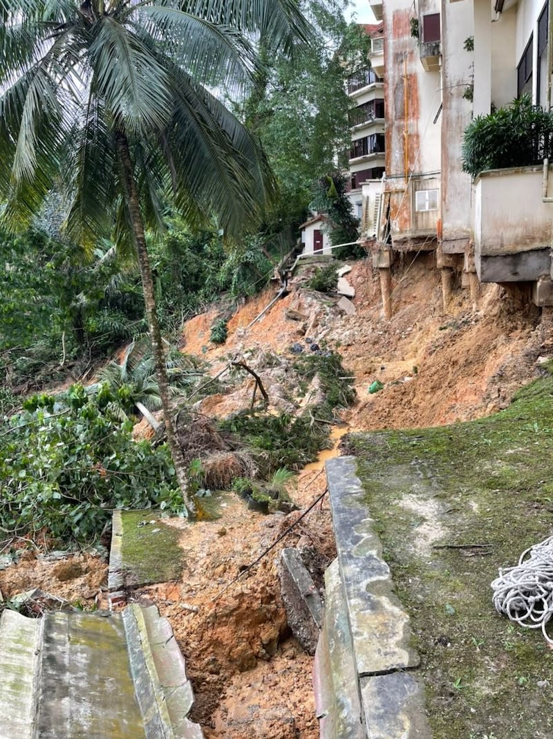 Seri kembangan landslide