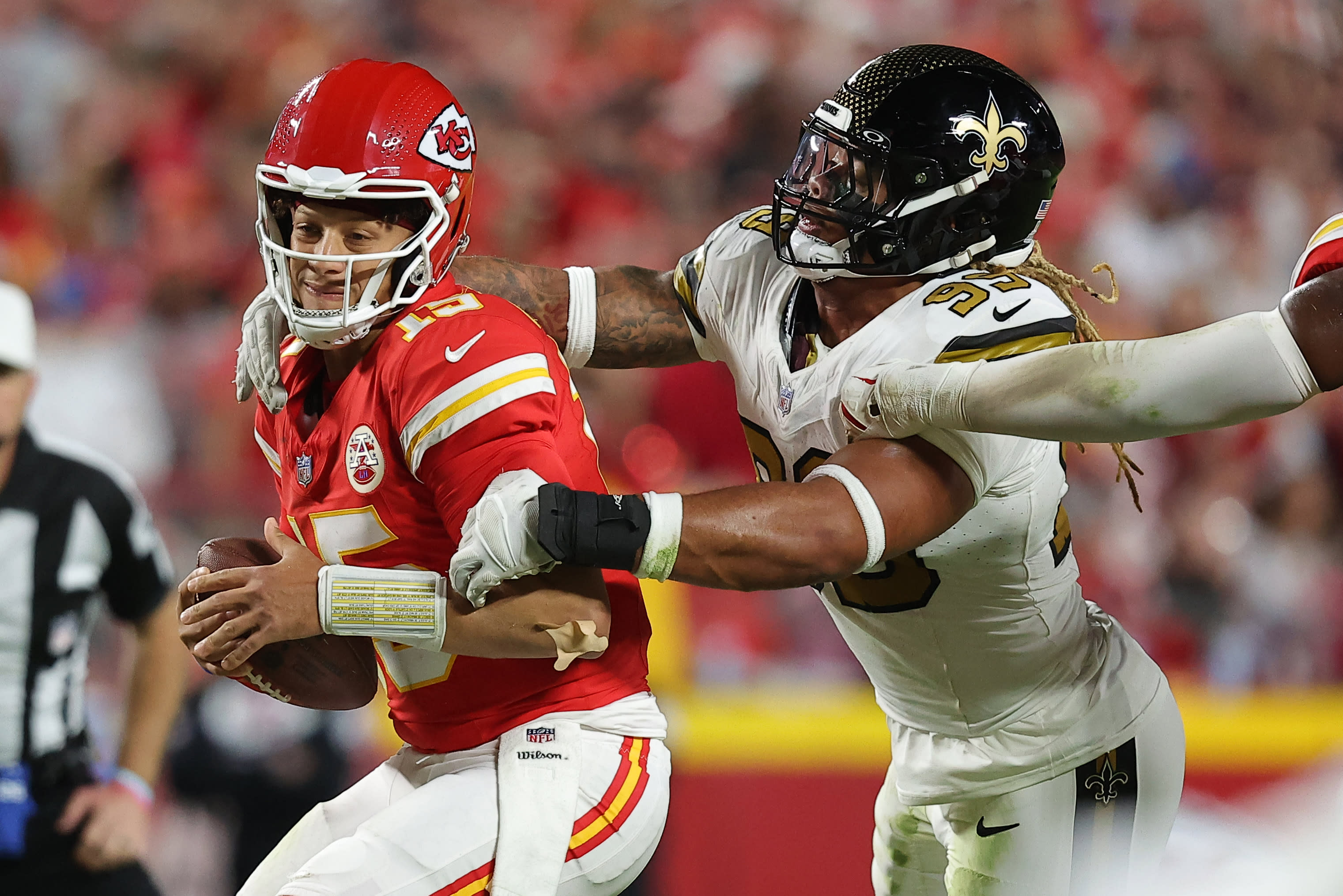 Live updates: Unbeaten Chiefs trying to hold off Saints on 'MNF'