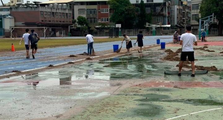 被酸「雄中湖」校長心痛發聲