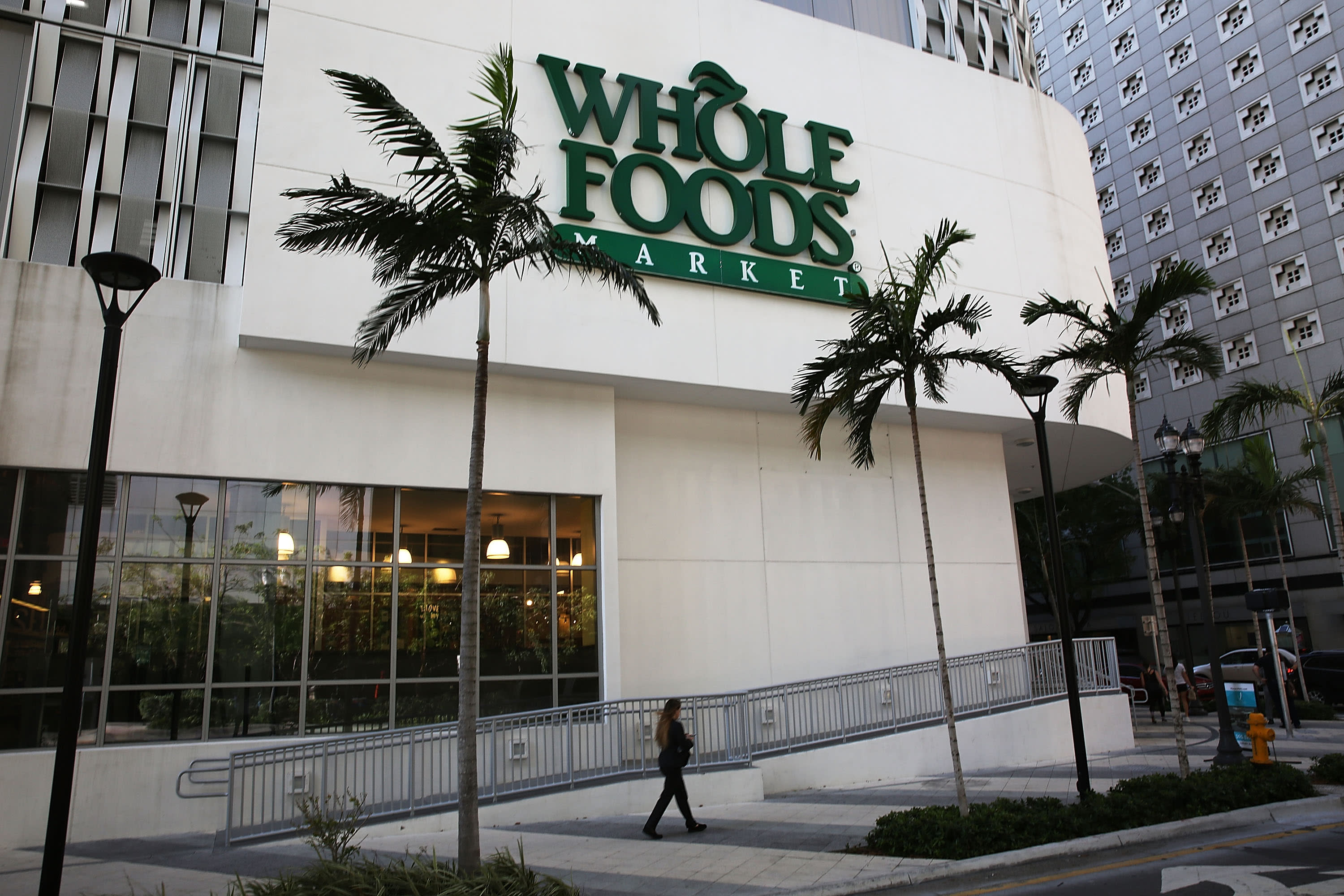 Amazon's Whole Foods now offers one-hour pickup to Prime ...