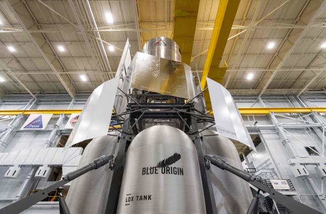 Blue Origin team delivers lunar lander mockup to NASA