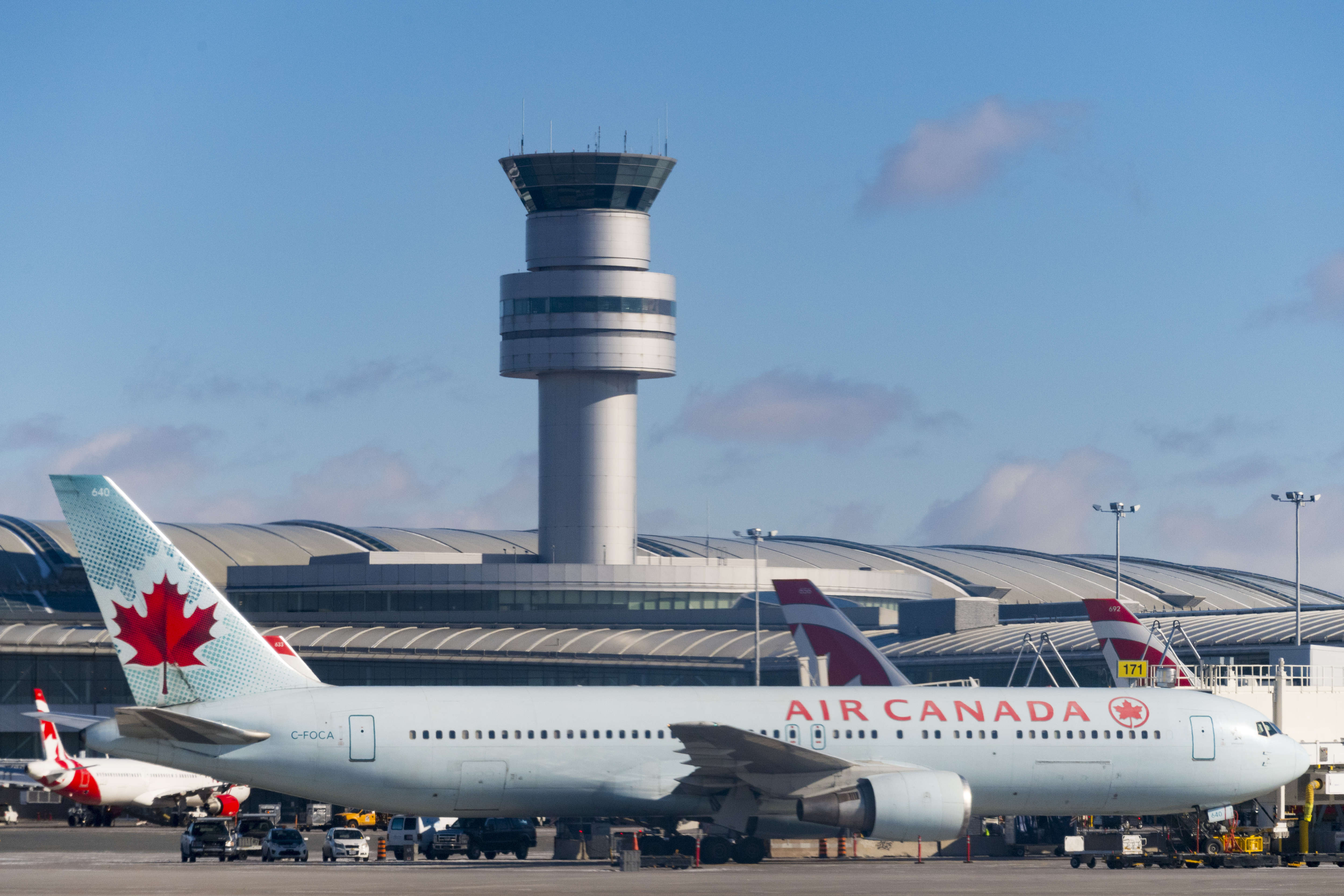 Toronto and Montreal’s airports rank low in traveller satisfaction