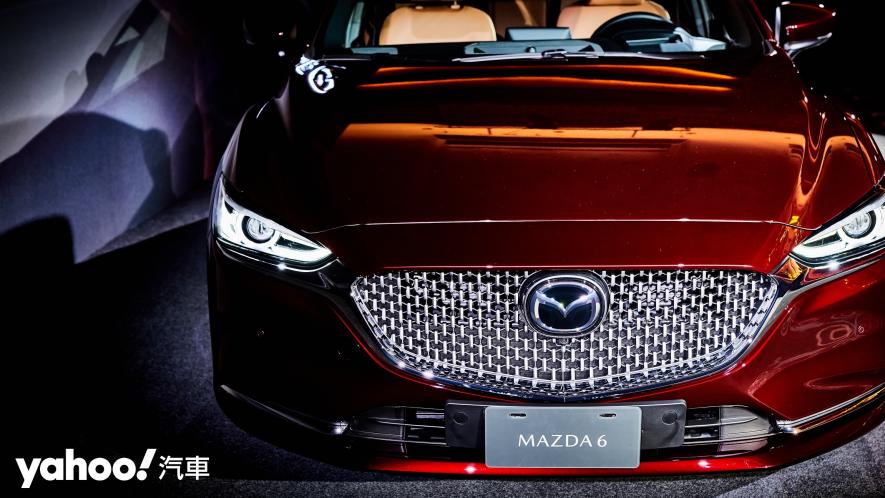 高光澤鍍鉻水箱護罩有別於原較為低調內斂的Mazda風格。 - 3
