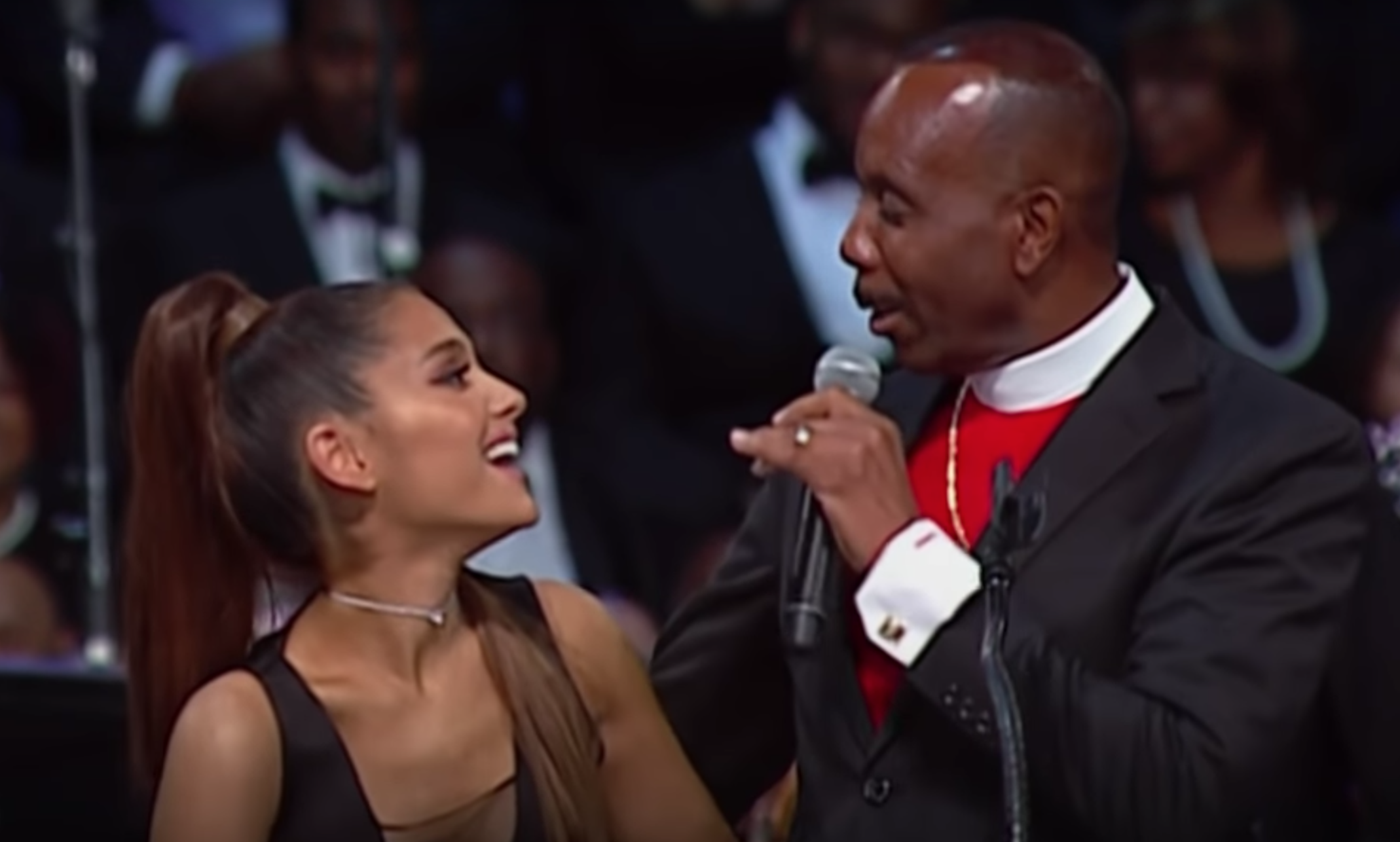 Bishop Appears To Grope Ariana Grande At Aretha Franklin Funeral