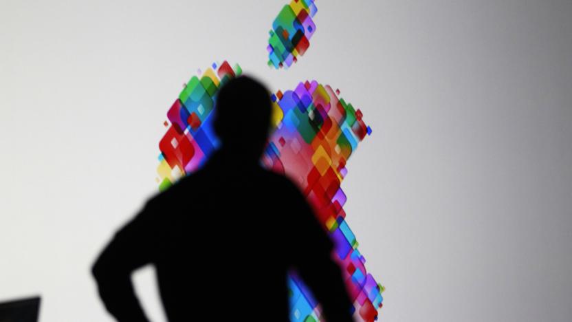 Apple Inc CEO Tim Cook takes the stage during the Apple Worldwide Developers Conference 2012  in San Francisco, California June 11, 2012.  REUTERS/Stephen Lam (UNITED STATES  - Tags: BUSINESS SCIENCE TECHNOLOGY)