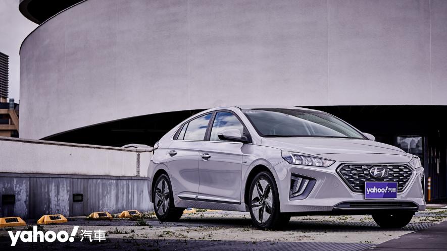 竟是富有玩味樂趣的超經濟都會通勤車！2021 Hyundai Ioniq Hybrid試駕體驗！ - 2