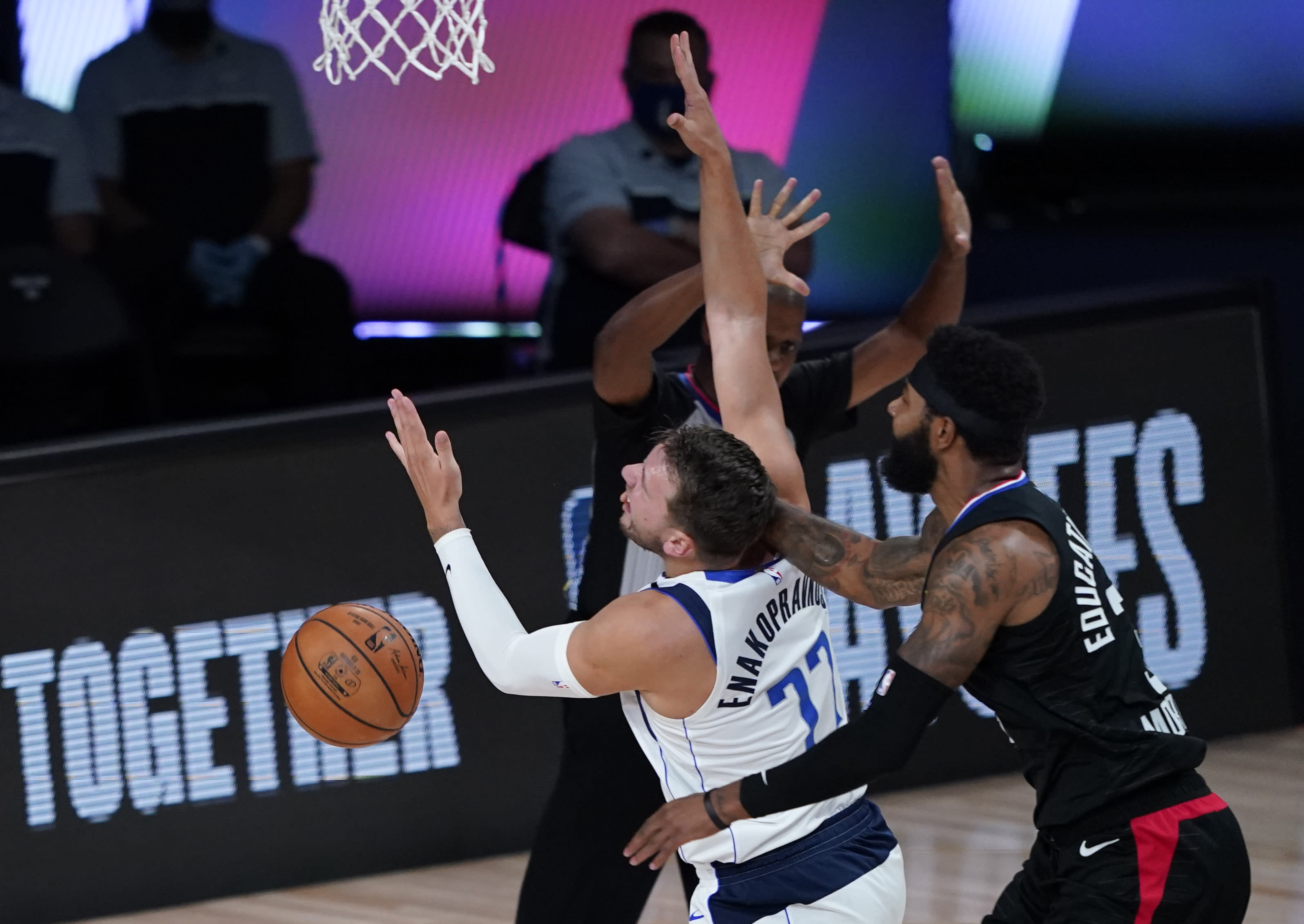 Clippers' Marcus Morris ejected in first quarter of Game 6 win for flagrant foul on Luka Doncic - Yahoo Sports