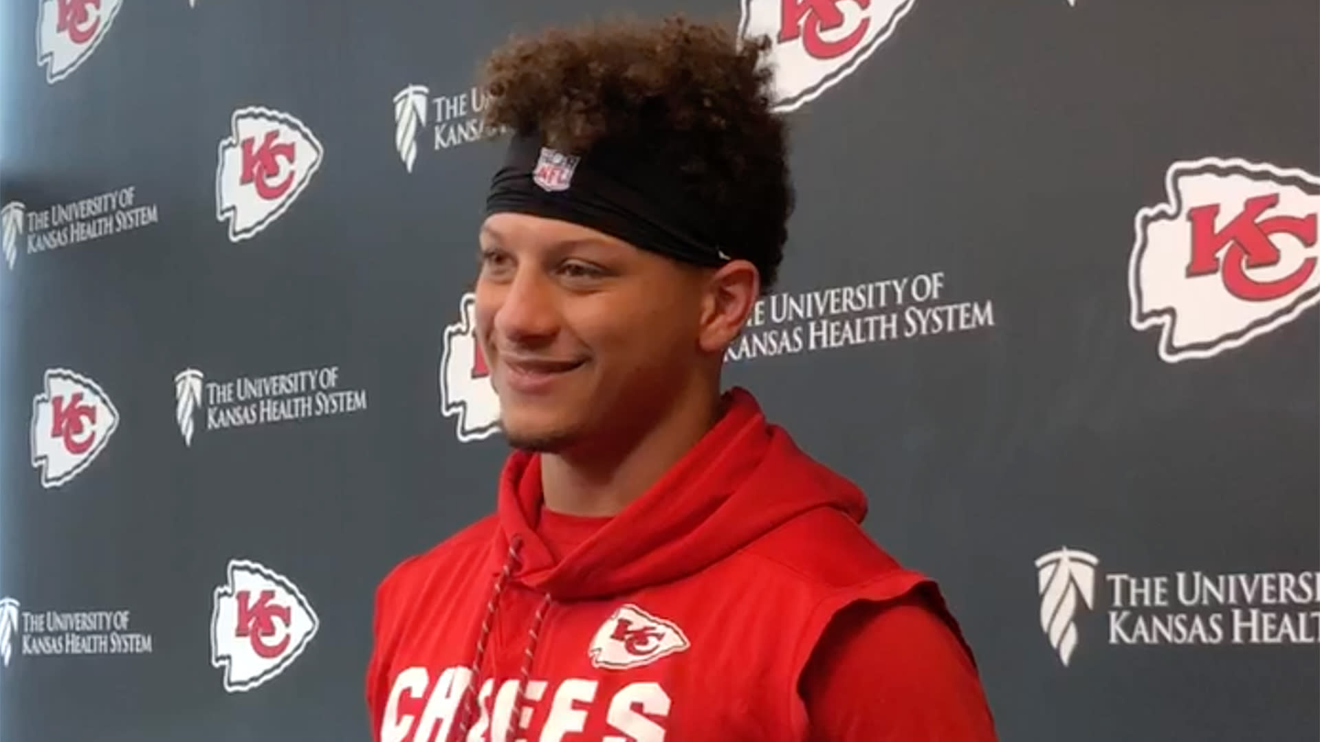 LaTroy Hawkins gives guidance to his godson, Chiefs QB Patrick Mahomes