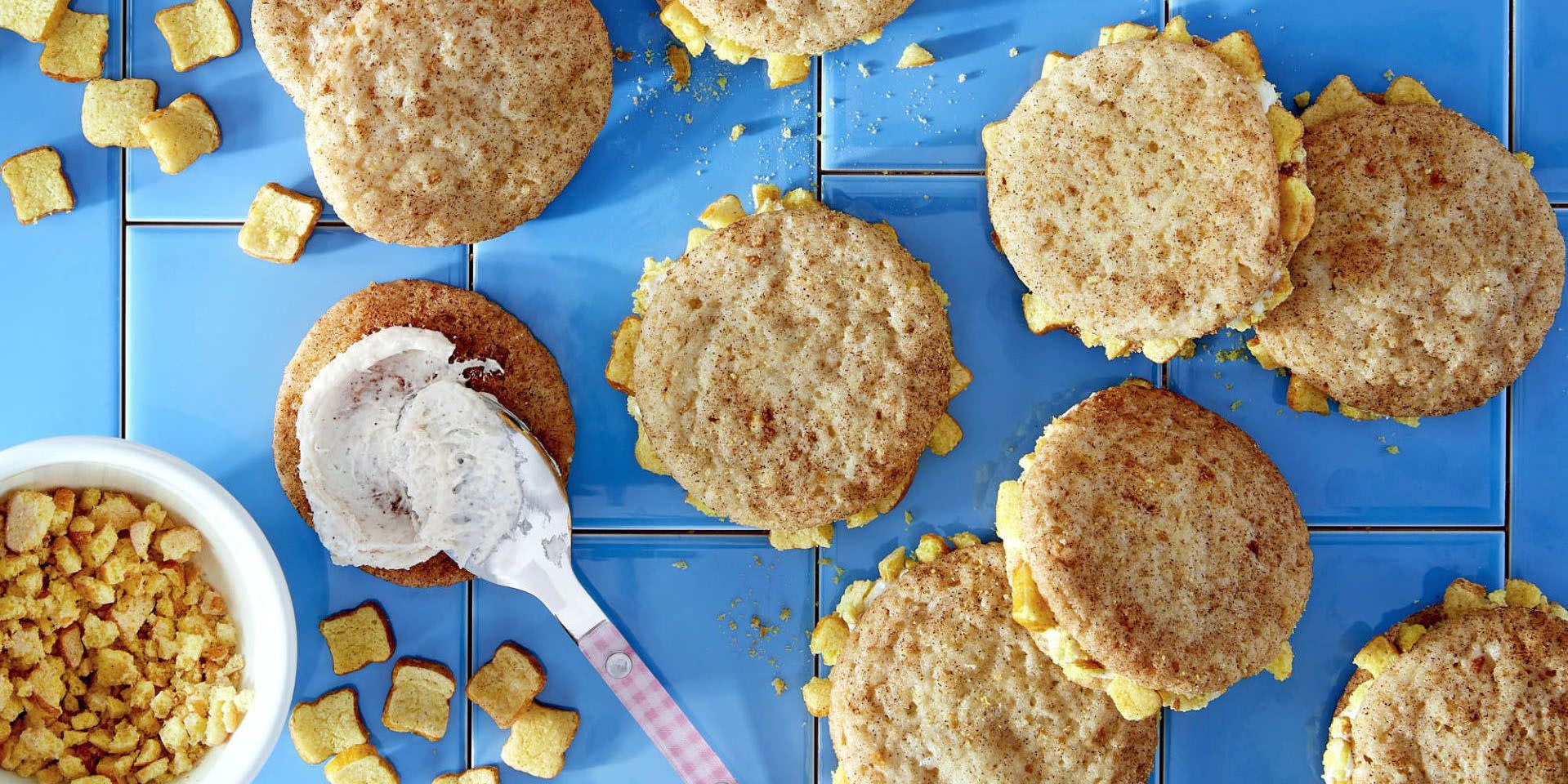 These French Toast Crunch Snickerdoodle Sandwiches Are Your Next Cookie Obsession