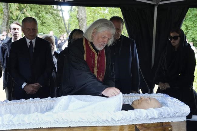 Gorbachev was buried in Moscow at a funeral snubbed by Putin - Canada Today