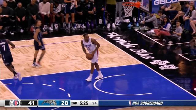 Kawhi Leonard with a dunk vs the Orlando Magic