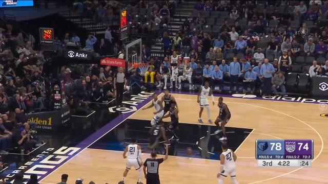 De'Aaron Fox with an alley oop vs the Memphis Grizzlies