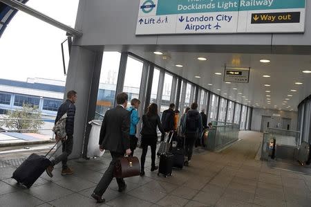 Cierran El Aeropuerto De La City De Londres Tras Encontrar Una Bomba De La Segunda Guerra Mundial